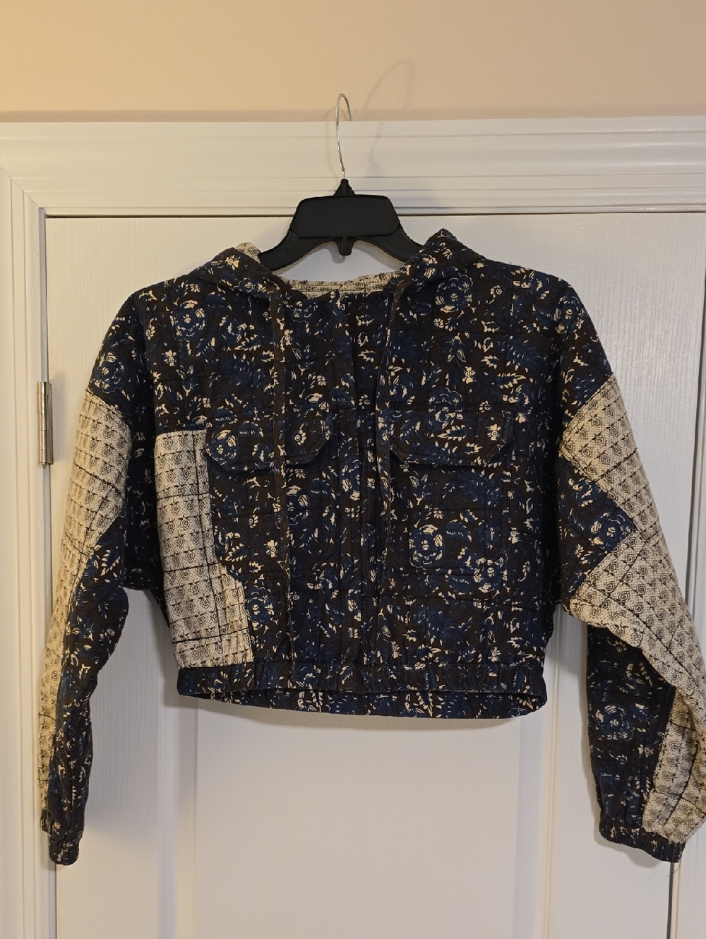 Urban Outfitters Navy & Cream Quilted Cropped Hooded Bomber